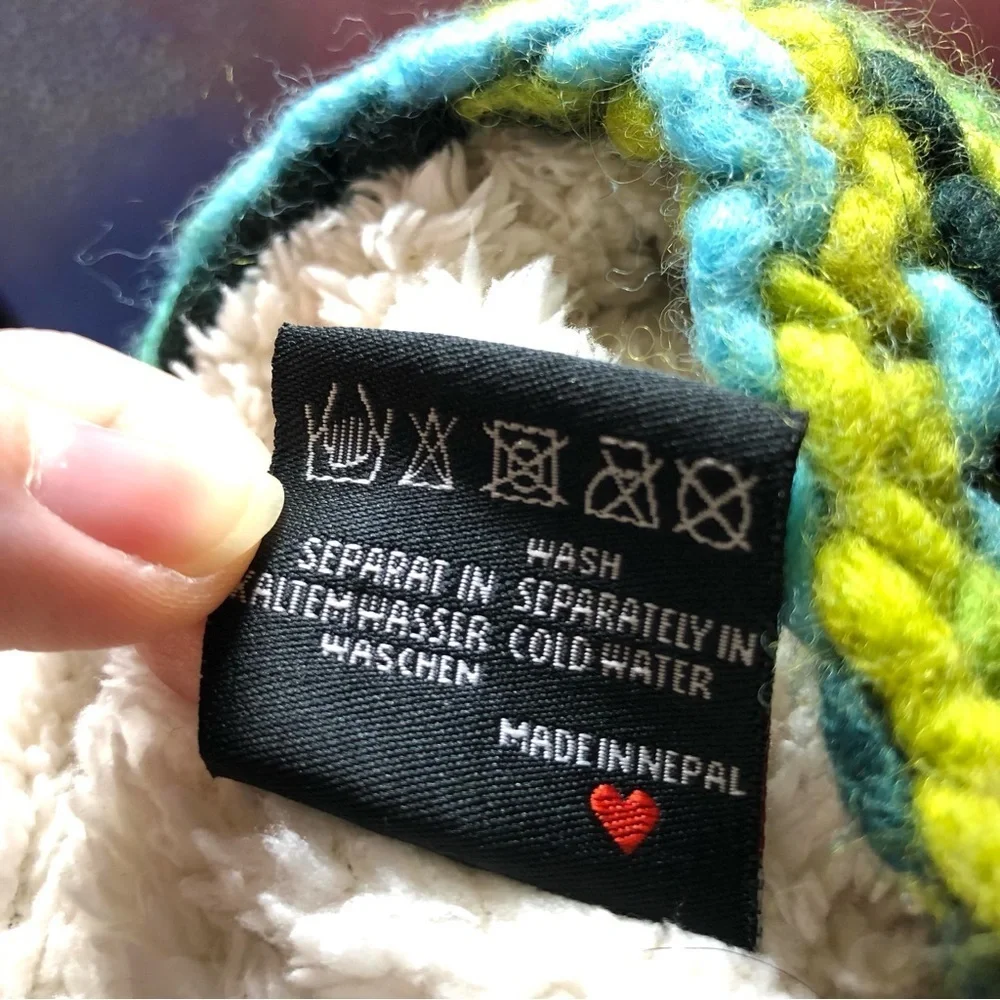 MOSHIKI Beanie Hat Pom Pom Knit Wool Made in Nepal Lined Warm Winter Women Snow